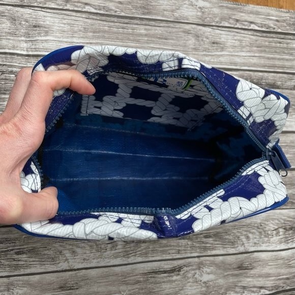 Bella Toiletry Bag Navy White Rope Knot Print Travel Cosmetic Case NWT - Picture 6 of 12